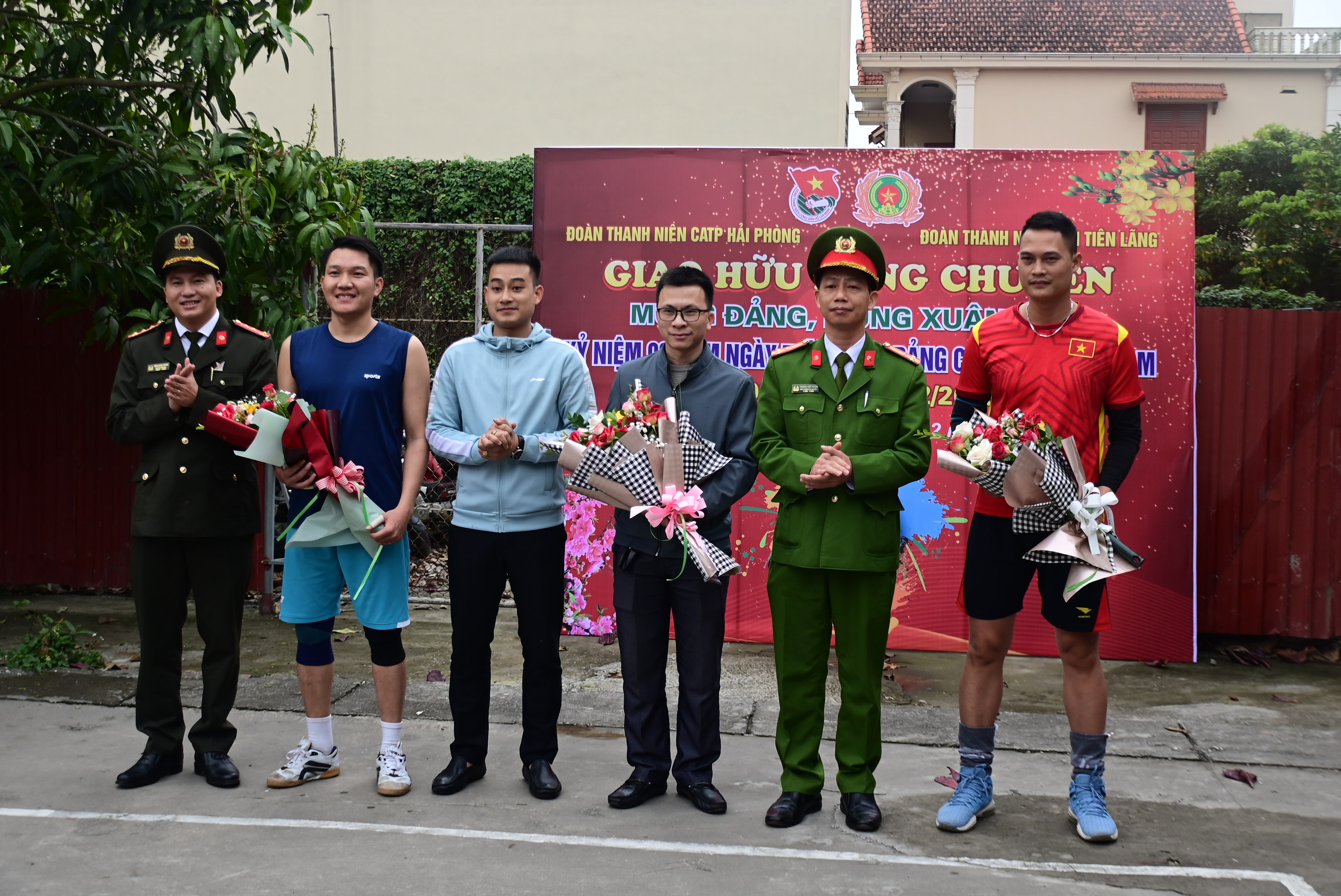 Đoàn thanh niên Công an thành phố và Đoàn thanh niên Công an huyện Tiên Lãng giao lưu bóng chuyền